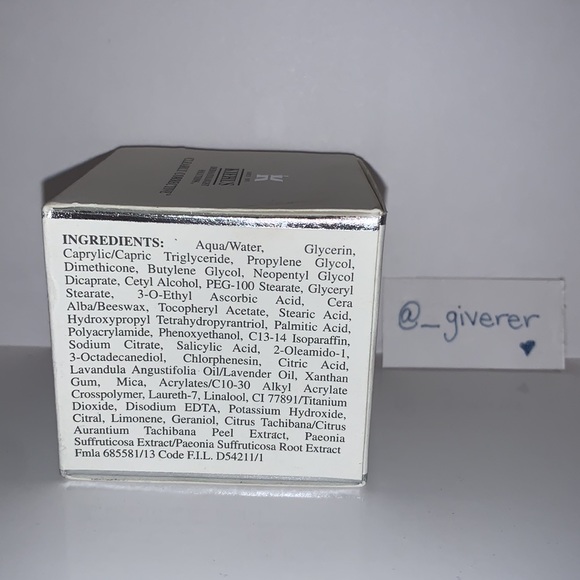 Kiehl’s Clearly Corrective Deep Moist Clarifying - Picture 8 of 11